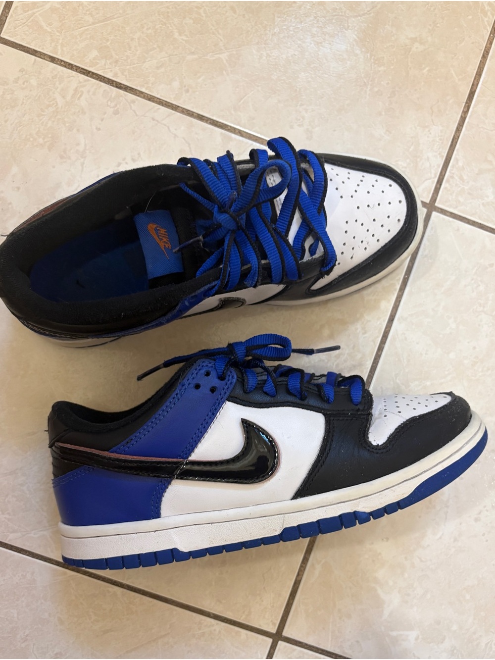 Nike (GS) Nike Dunk Low SE
'Black Toe Racer Blue' Boys Size 4.5